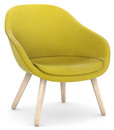 Chaise About A Lounge Chair Low AAL 82, Hallingdal 420 - jaune, Chêne savonné, Avec coussin d'assise