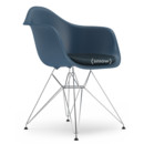 Eames Plastic Armchair RE DAR, Bleu océan, Avec coussin d'assise, Bleu glacier / marron marais, Version standard - 43 cm, Chromé