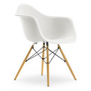 Eames Plastic Armchair RE DAW, Blanc, Sans rembourrage, Sans rembourrage, Version standard - 43 cm, Frêne tons miel