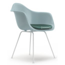 Eames Plastic Armchair RE DAX, Gris bleuté, Avec coussin d'assise, Bleu glacier / ivoire, Version standard - 43 cm, Revêtement blanc