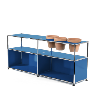 Meuble Sideboard USM Haller pour plantes Bleu gentiane RAL 5010|Ouvert|Avec 3 pots sur la droite|Terre cuite