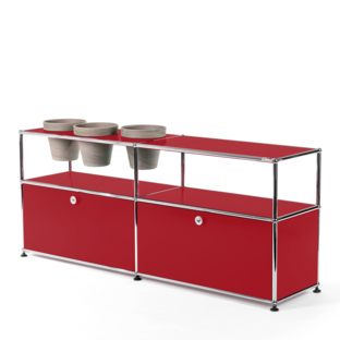 Meuble Sideboard USM Haller pour plantes Rouge rubis USM|Avec 2 portes abattantes|Avec 3 pots sur la gauche|Basalte