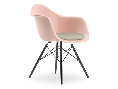 Eames Plastic Armchair RE DAW Rose pâle|Avec coussin d'assise|Gris chaud / ivoire|Version standard - 43 cm|Érable noir
