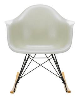 Eames Fiberglass Armchair RAR Eames parchment|Revêtement basic dark|Érable nuance de jaune