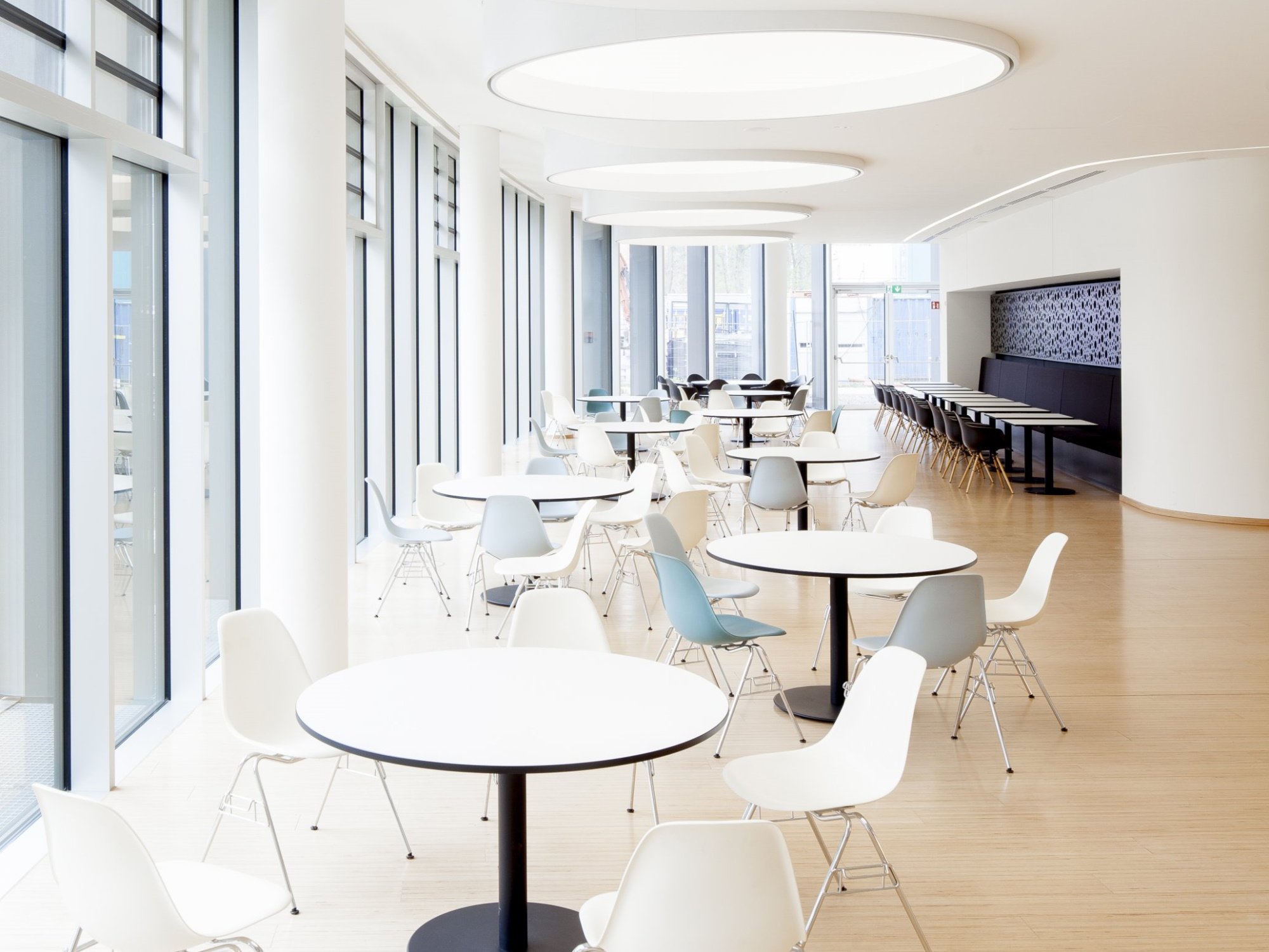 DZNE - Nouvelle cantine après réaménagement par smow