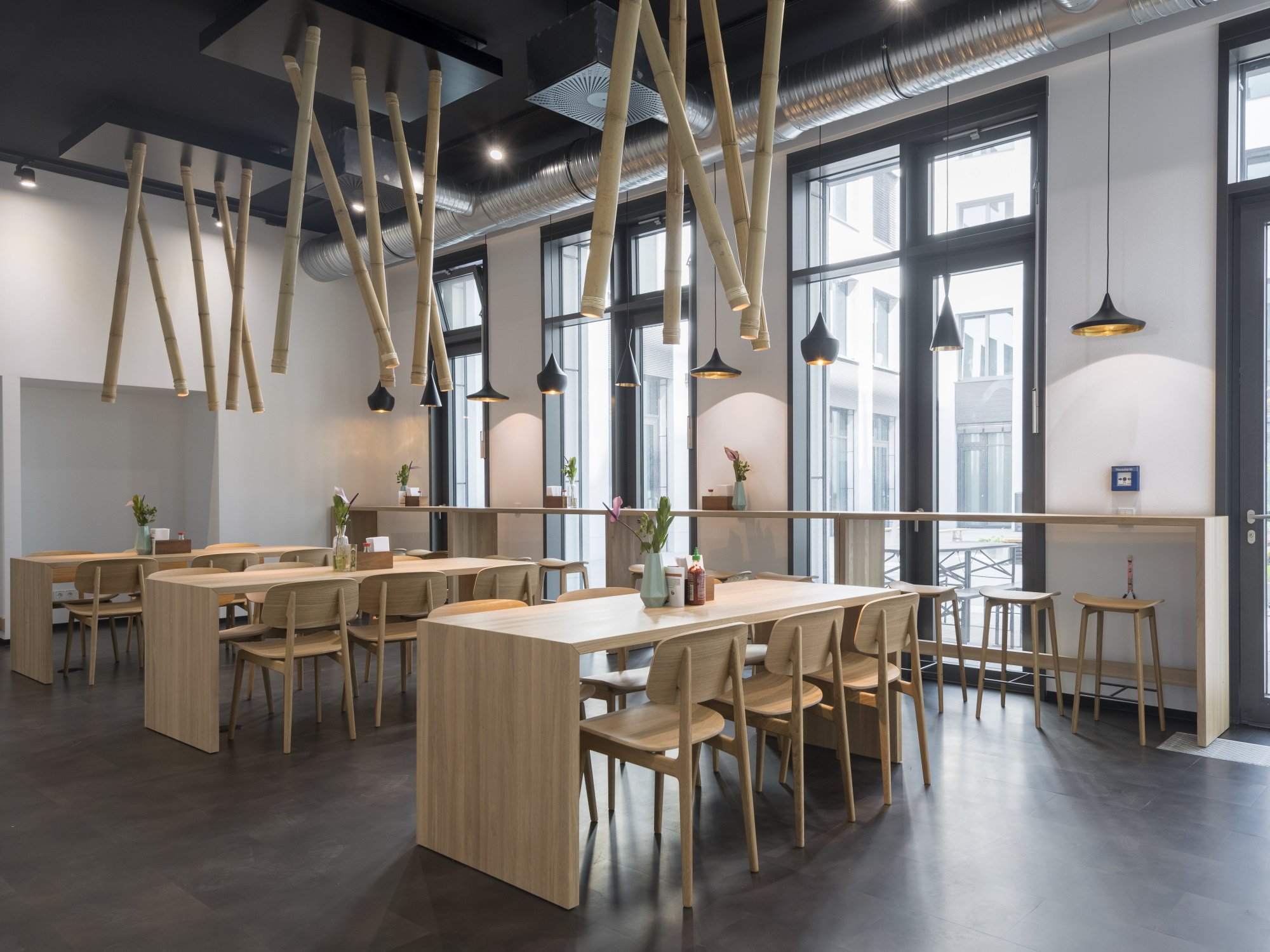 Luminaires en bambou pour Zalando Bistro