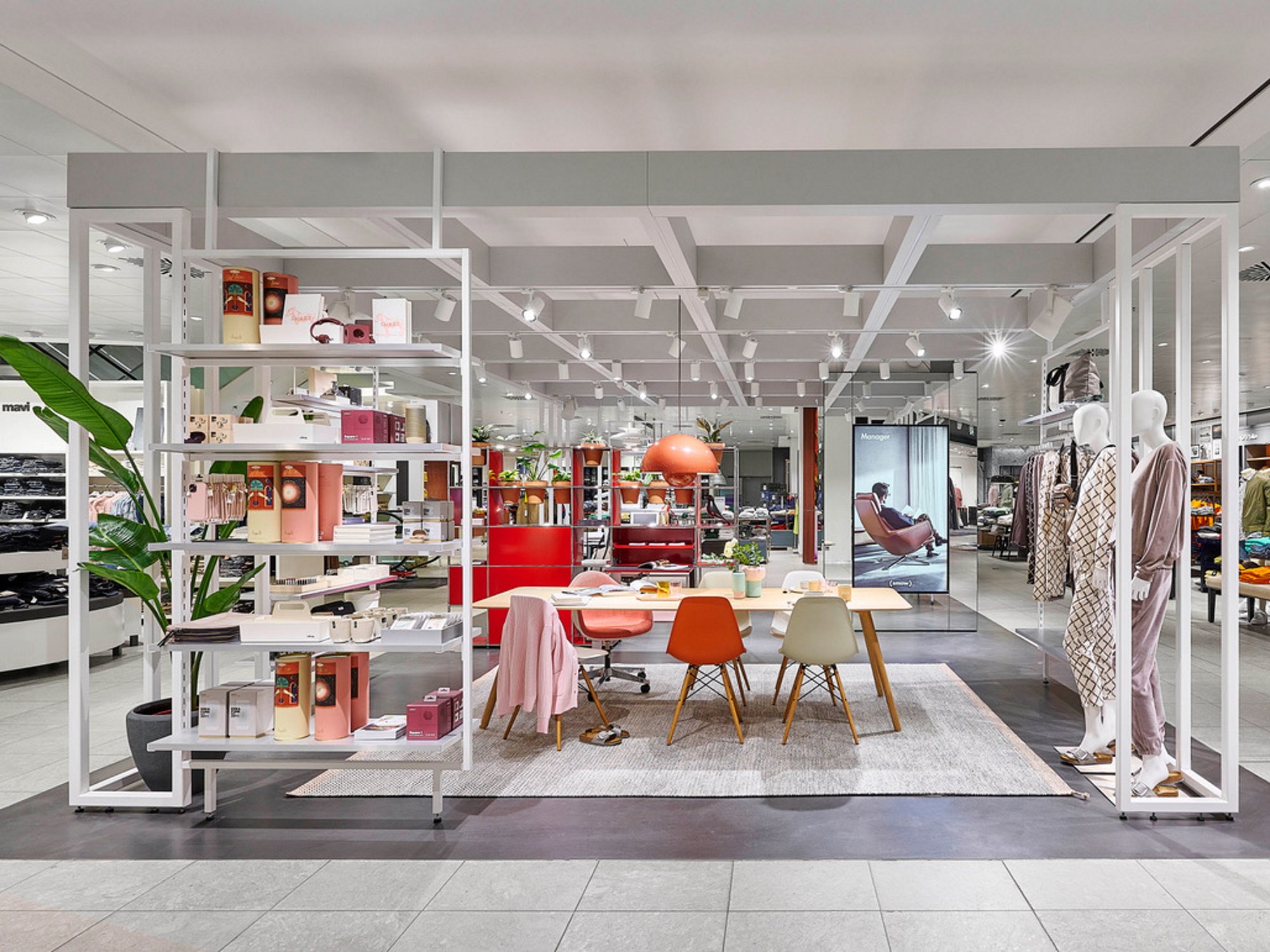 smow chez Breuninger : un bureau à domicile flexible à la table de la salle à manger