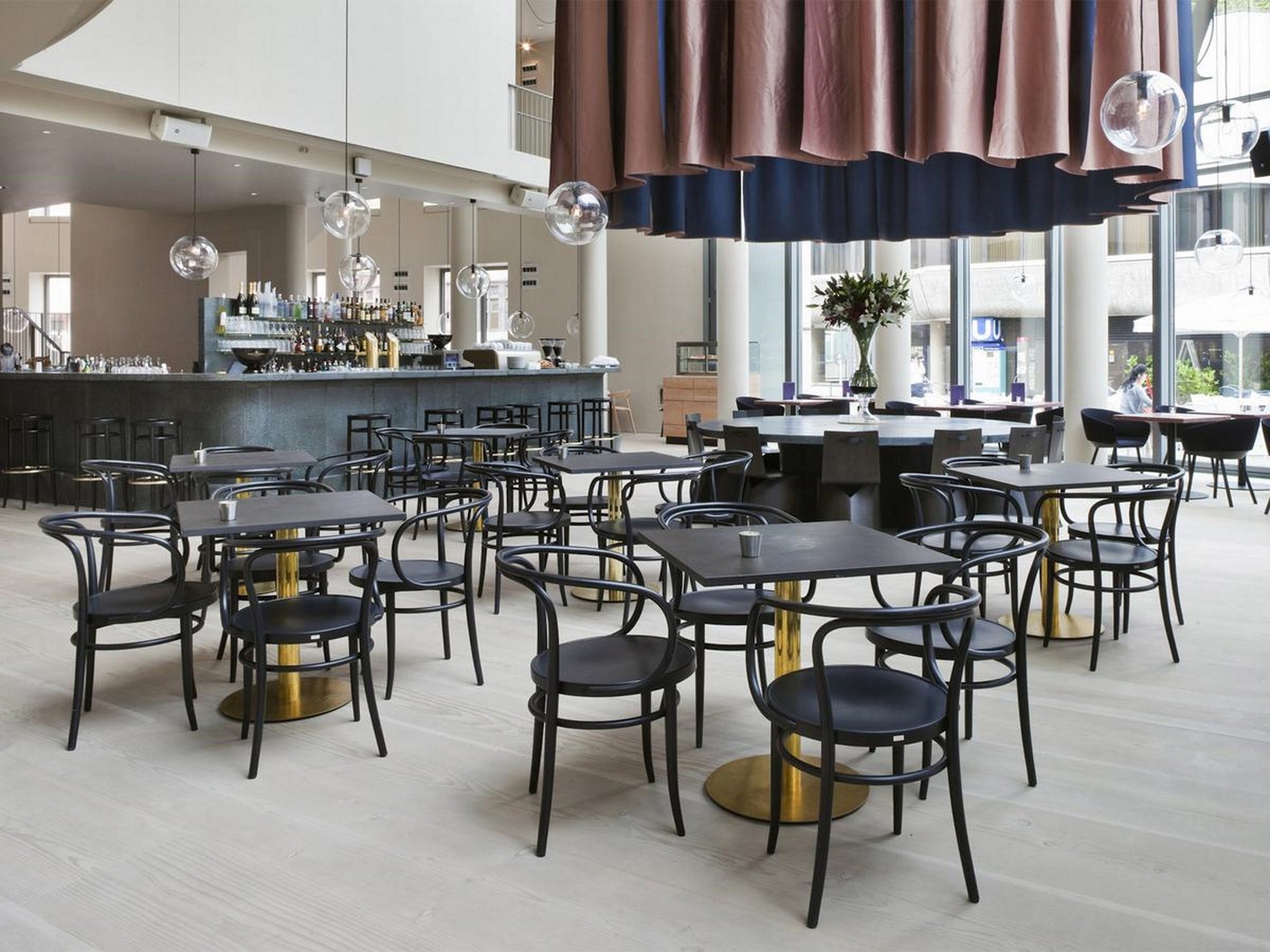 Restaurant chaises Thonet
