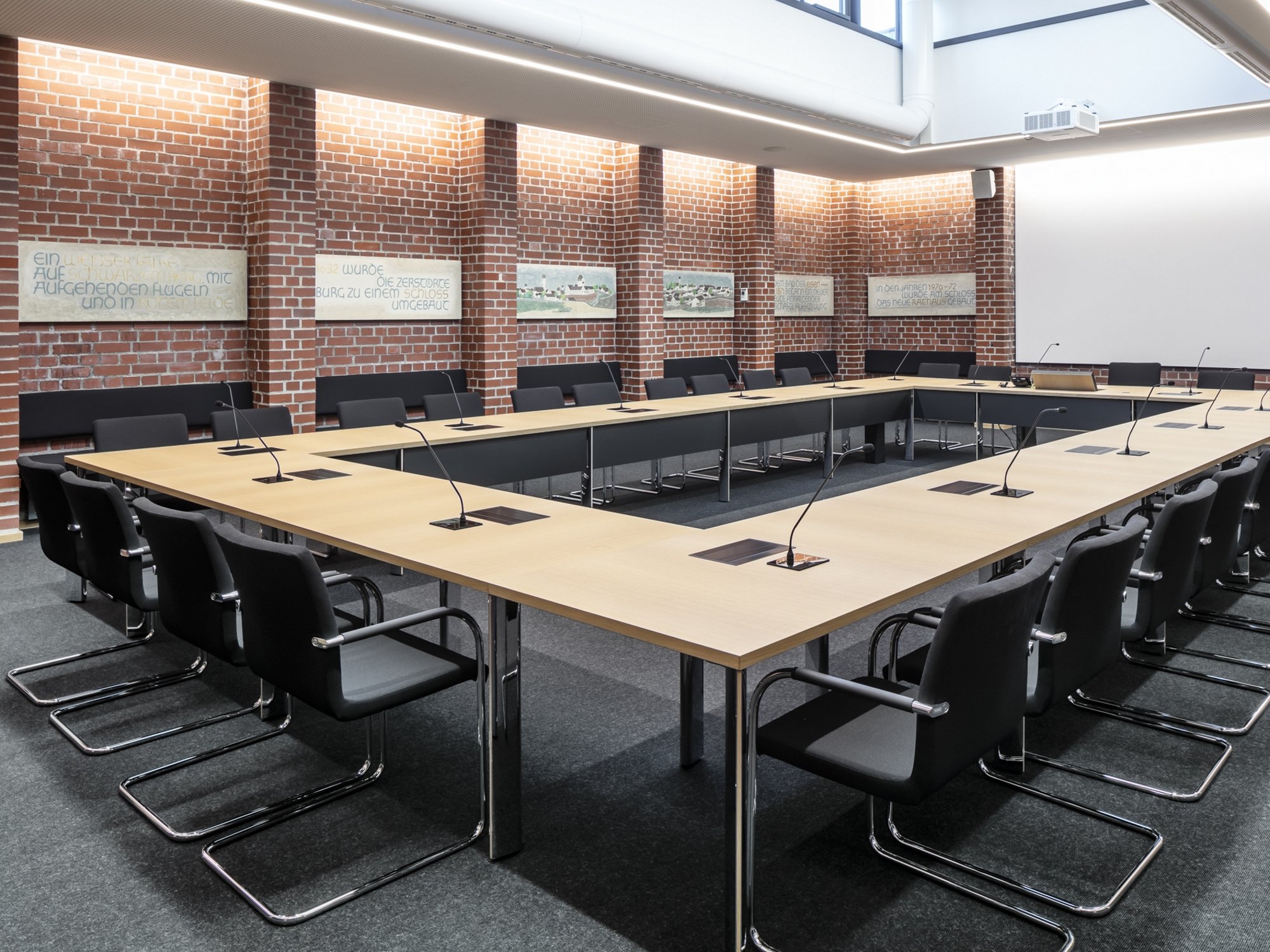Chaises cantilever par Thonet