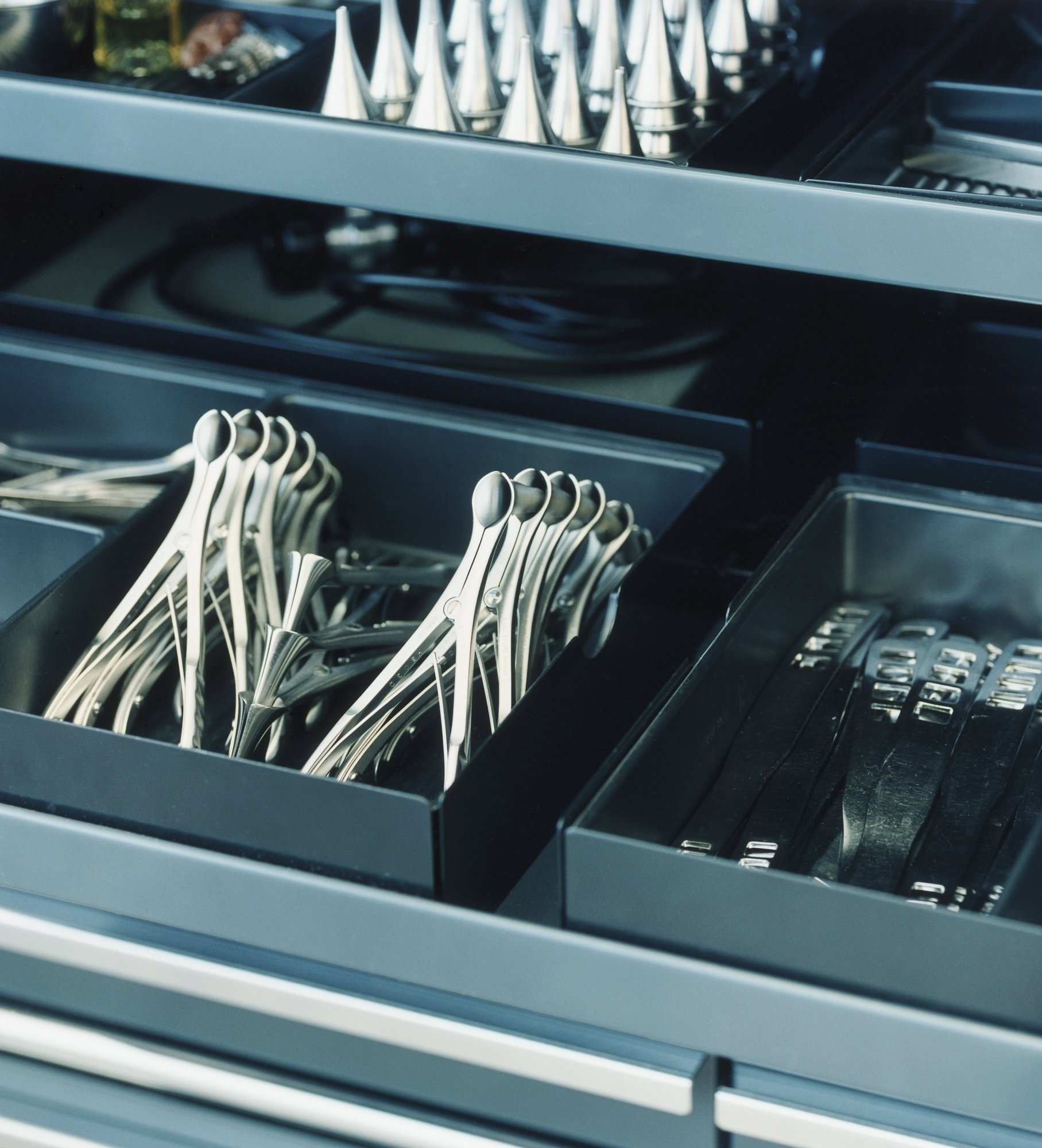 Meubles de cabinet USM pour le stockage d'accessoires médicaux