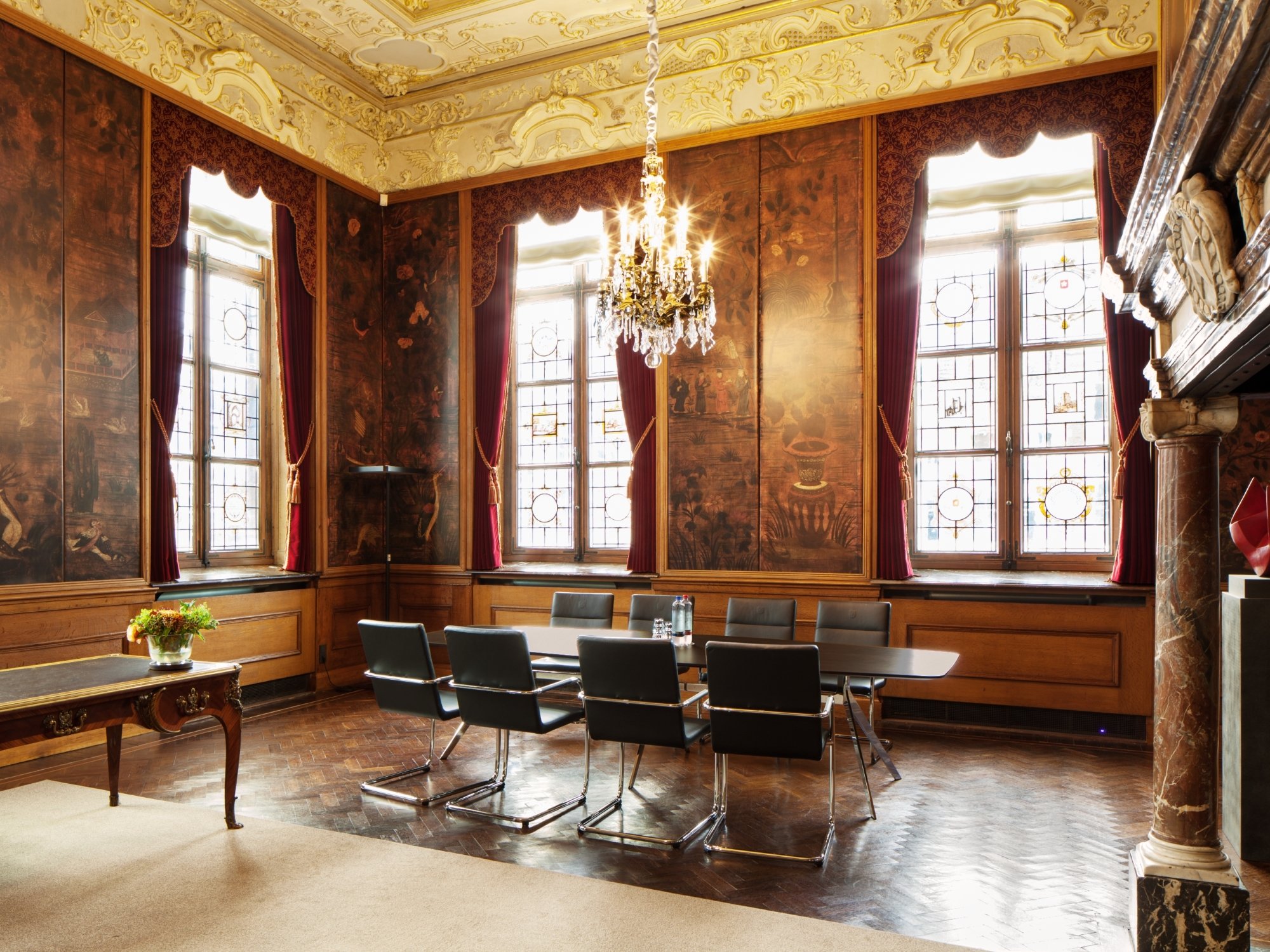 Salle avec sièges Thonet