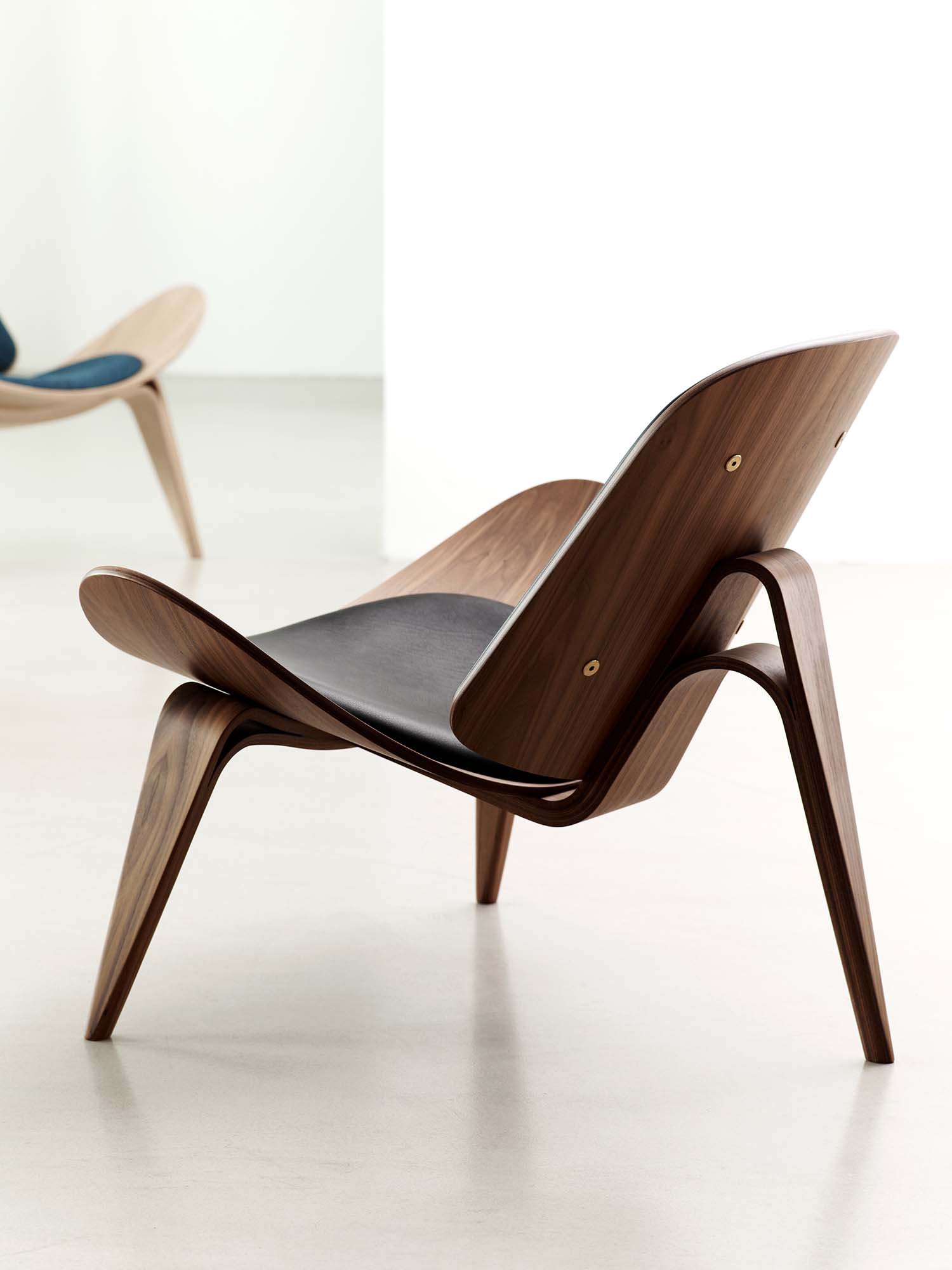 Carl Hansen & Son　CH07シェルチェア Fauteuil CH07 The Shell Chair - Carl Hansen & Son | Voltex