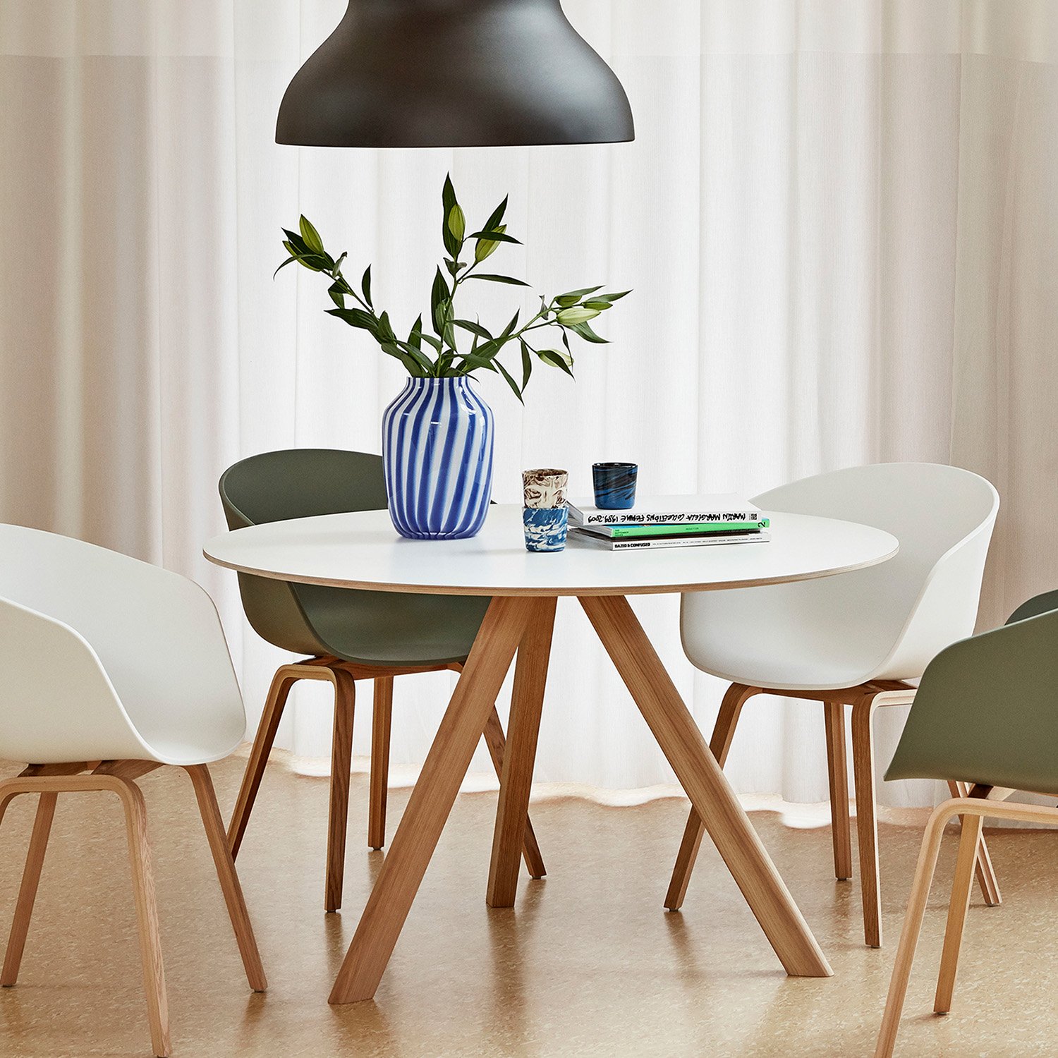 Copenhague Round Table CPH20, Ø 120 x H 74, Chêne laqué