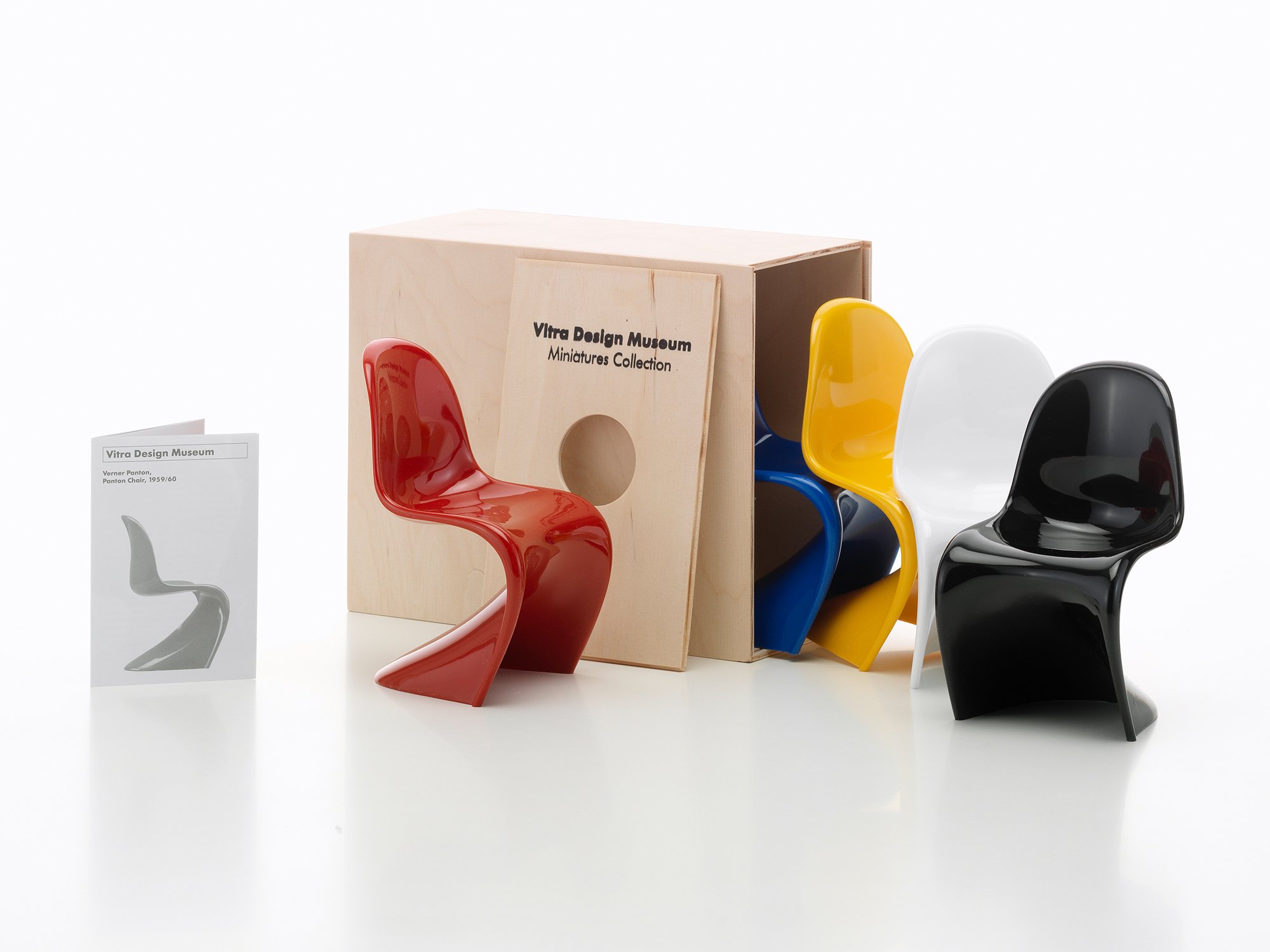 Lot De Mini Chaises Miniatures Design En Plastique Rouge - Échelle 1:6 - Pour Maison De Poupée Ou Décoration - Marque Reina