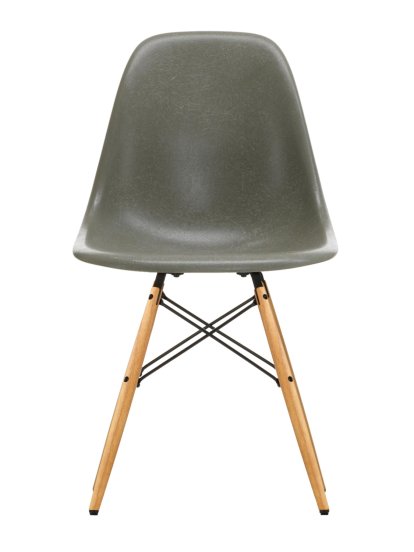 Eames Fiberglass Chair DSW, Eames raw umber, Frêne tons miel