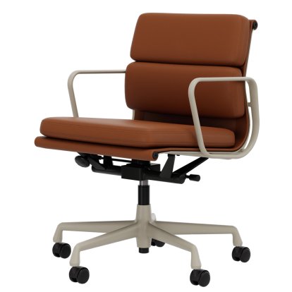 Soft Pad Chair EA 217, Aluminium revêtu par poudre couleur craie, Cuir standard cognac, Plano cognac