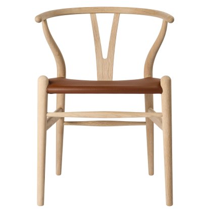 Chaise Wishbone CH24P en cuir, Chêne savonné, Loke 7060