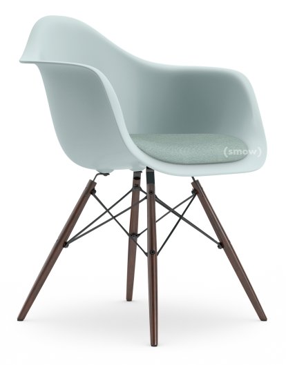 Eames Plastic Armchair RE DAW, Gris bleuté, Avec coussin d'assise, Bleu glacier / ivoire, Version standard - 43 cm, Érable foncé